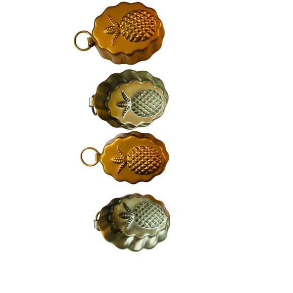 William Sonoma Set of Four Copper finish Pineapple Molds - Picture 4 of 11